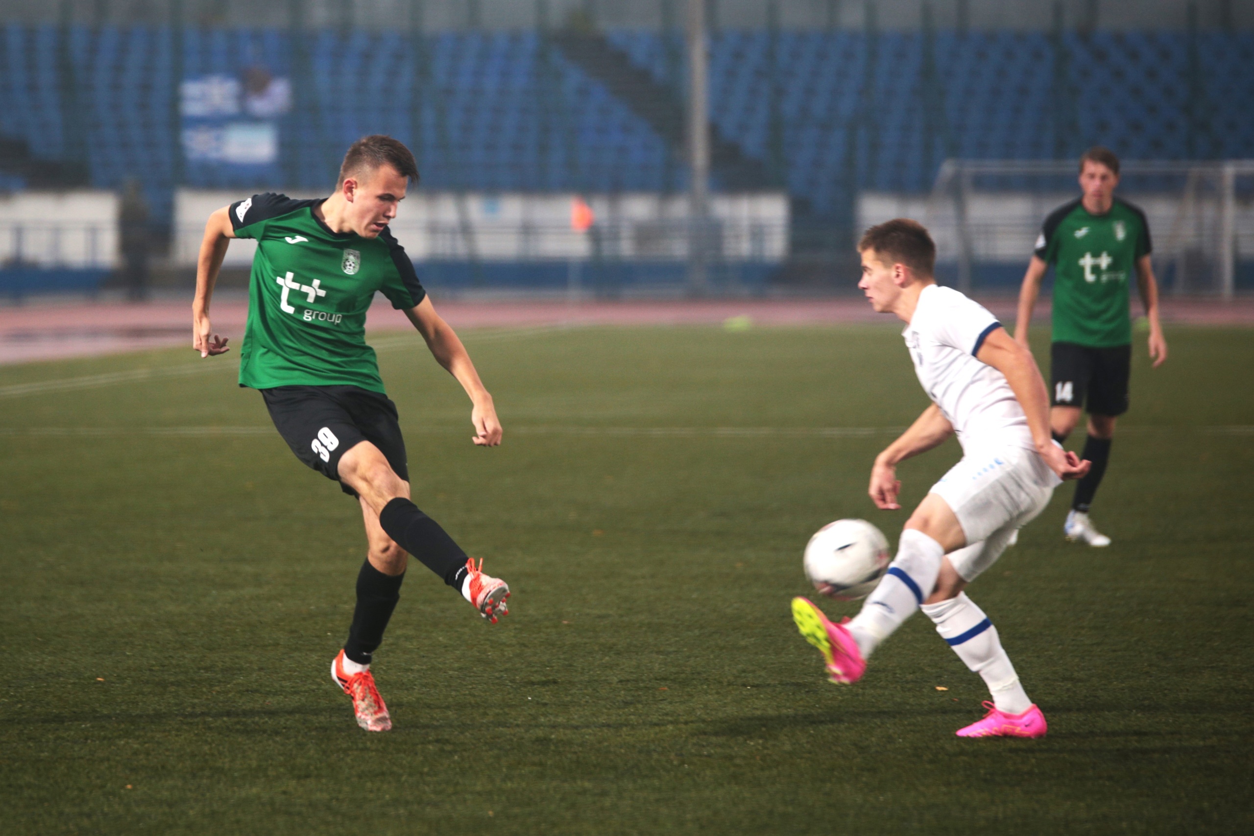 Игроки динамо. Севастополь таврия футбол. Тск-таврия футбольные клубы. Русские футбольные команды. Первенство фнл 2 группа 1 по футболу 2021 2022.